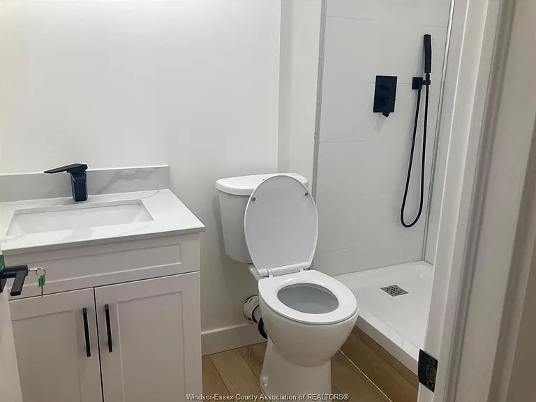 631 Holburn St #LOWER — Photo 15