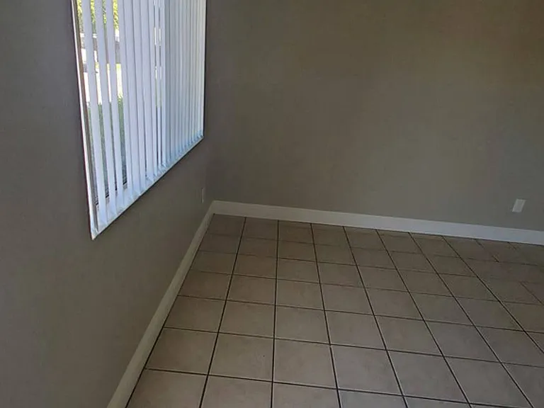 2039 Wallace Ave — Photo 10