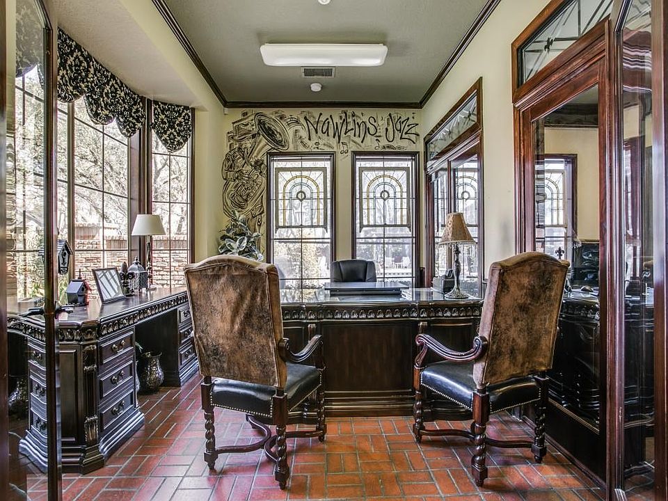 Leasing Center