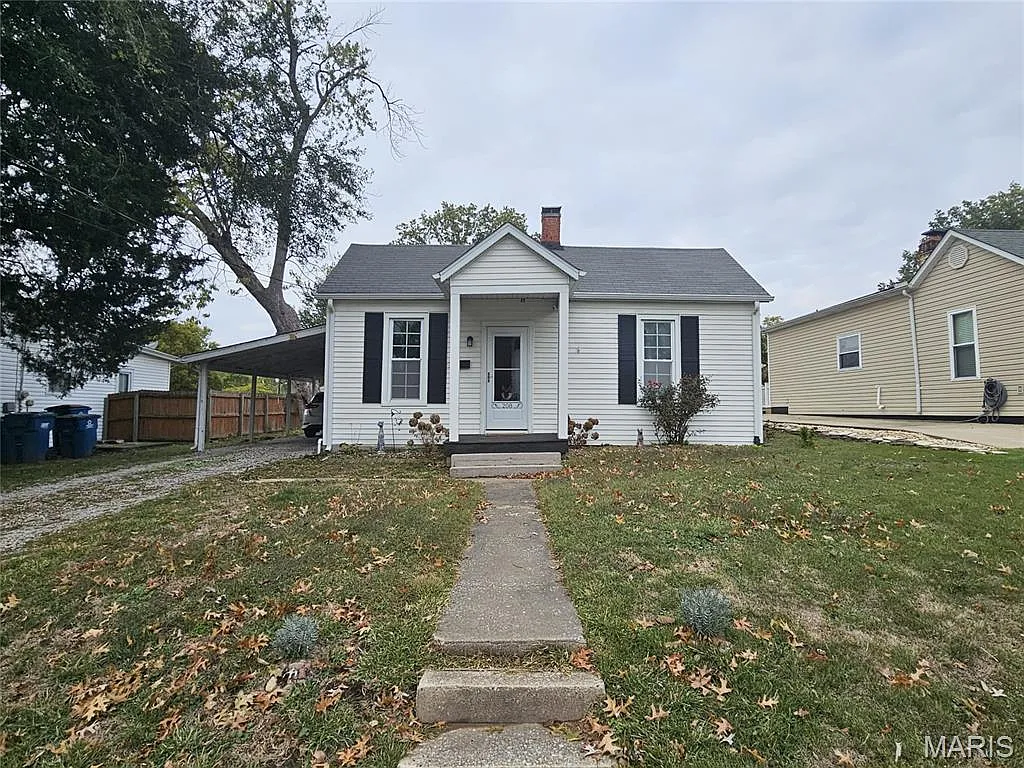 208 E Throp St photo 1