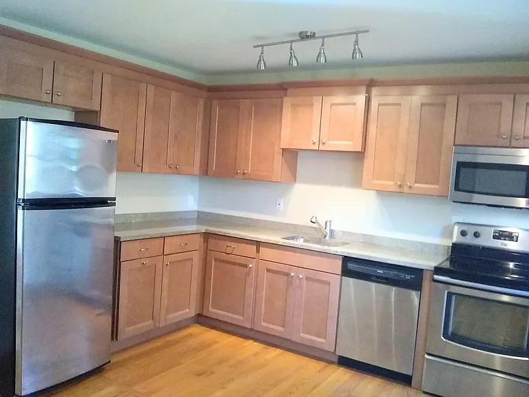 366 New England Ave — Photo 4