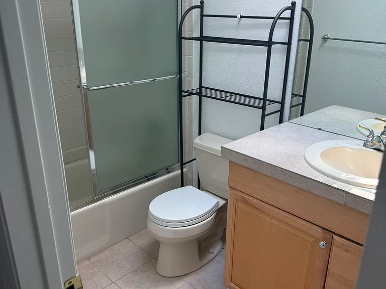 FULL HALL BATH