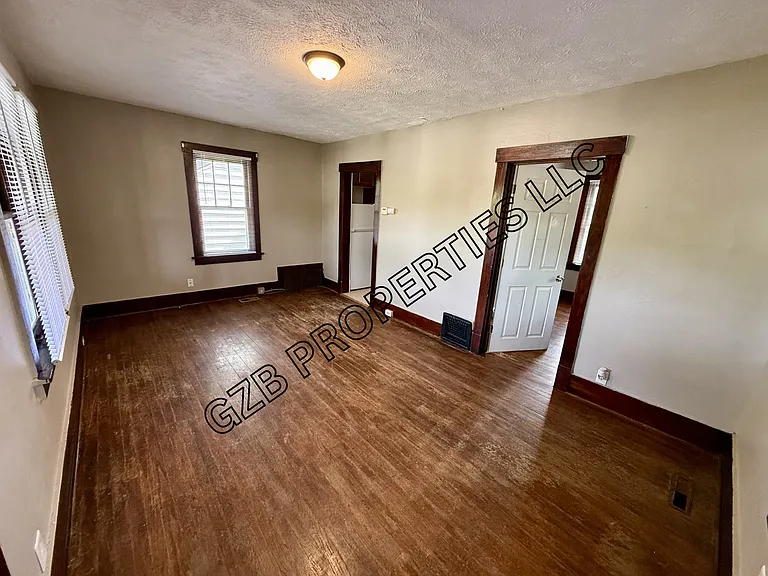 3511 N 55th St — Photo 5