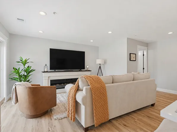 321 Winthrop St #109, Taunton, MA 02780