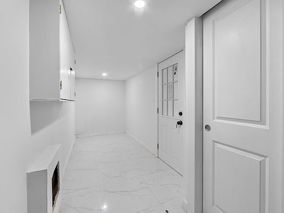 3rd image of 291 Montgomery St #6
