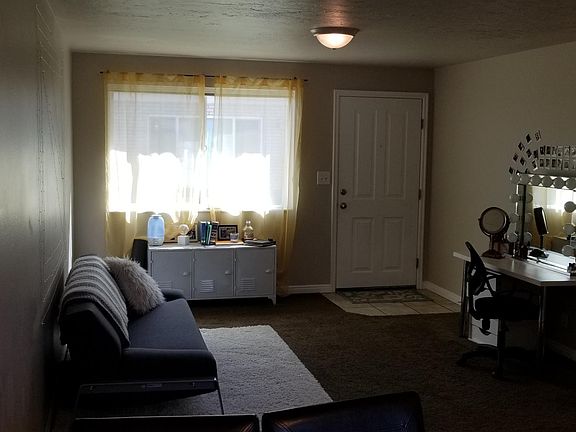 2nd image of 672 E Warnock Ave
