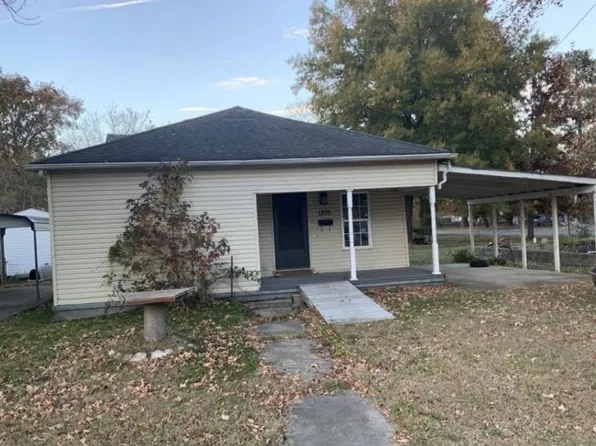 1305 W Oak St, Herrin, IL 62948