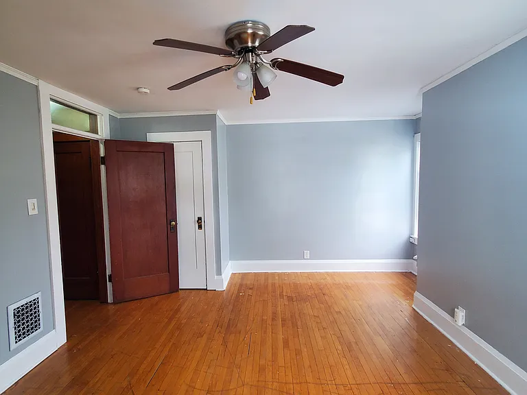 10-12 Lyon Pl — Photo 22