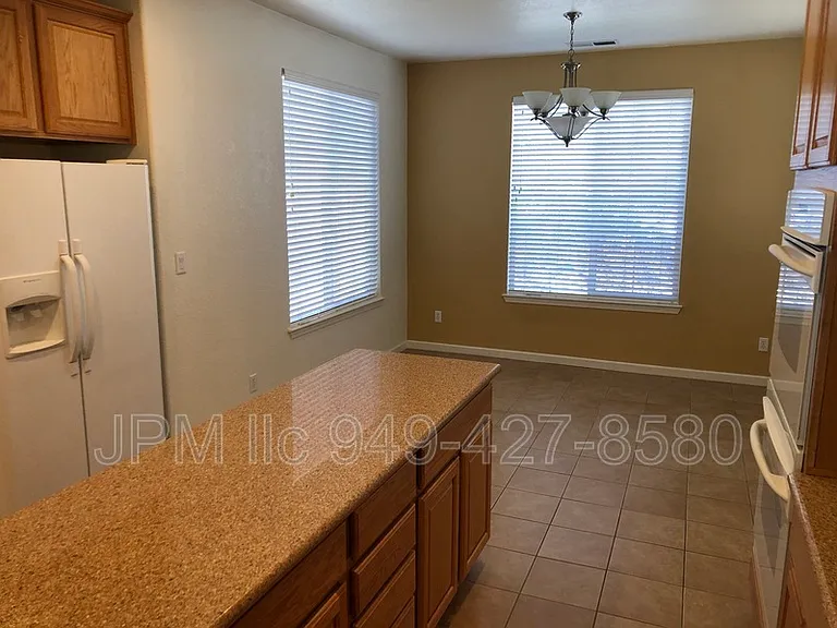 470 Shire Ct — Photo 8