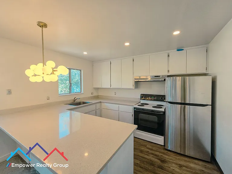 1512 Mozart St #F — Photo 1