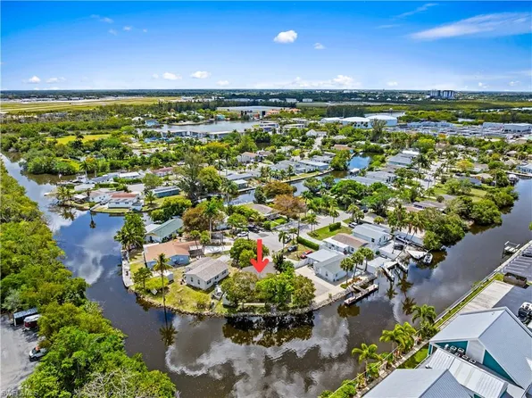 579 13th ST N, NAPLES, FL 34102