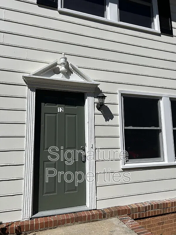 1055 Rives Rd — Photo 2