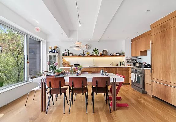 2nd image of 142 N 1st St APT 4A