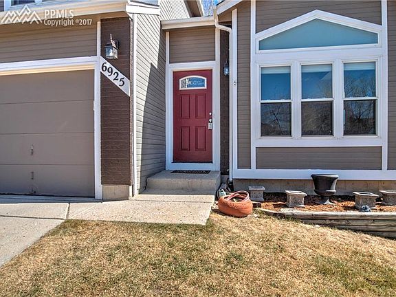 Beautiful, west-facing 2-story home in D-20 School District