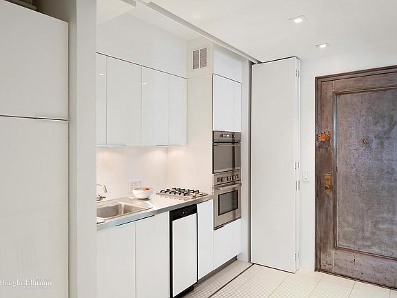5th image of 405 W 23rd St APT 14E
