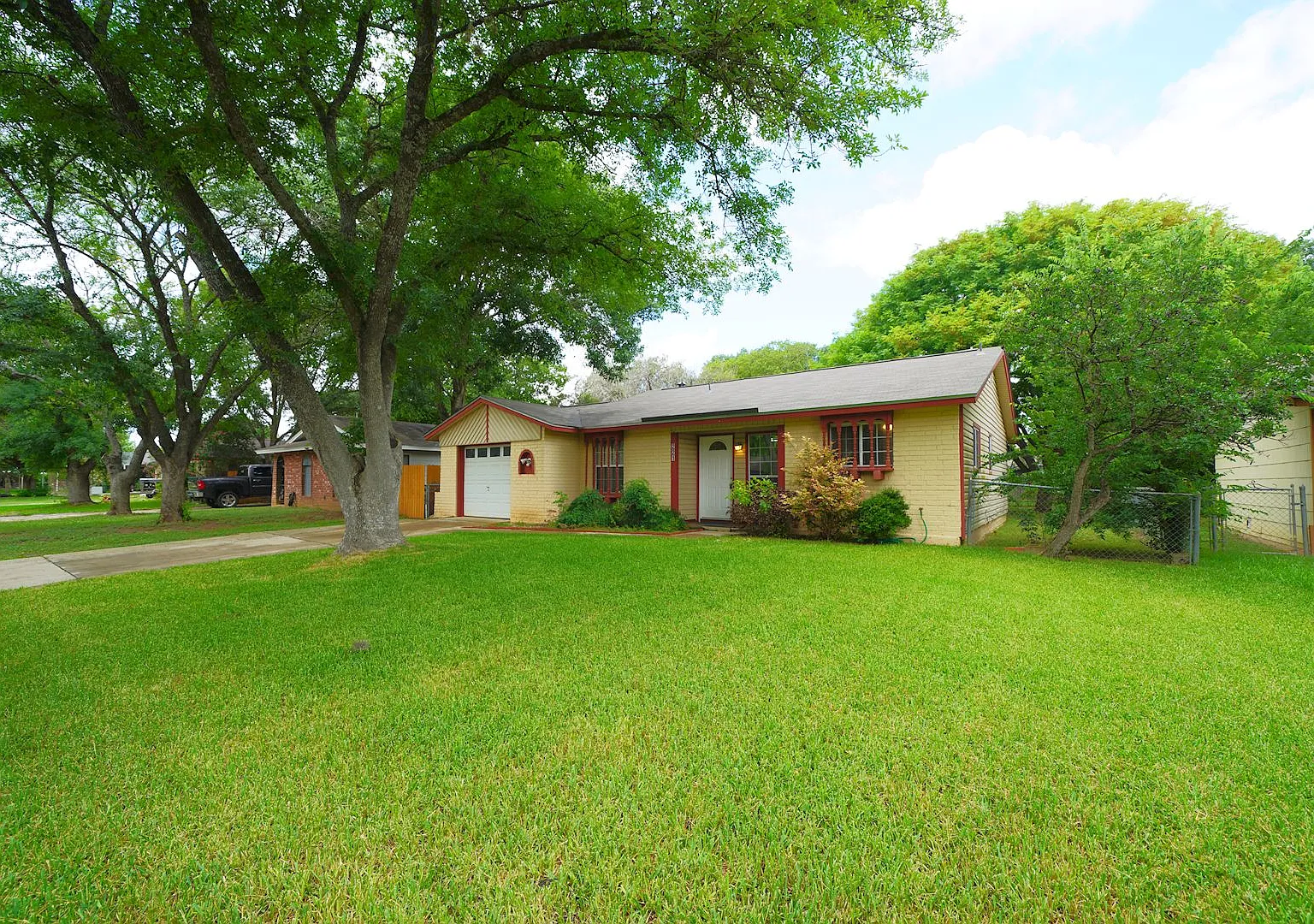 Schertz home now available in Parkland Village neighborhood. Realtor Commission: $500 — Photo 4