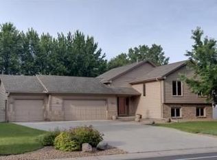 1021 Lake Lucy Rd, Chanhassen, MN 55317