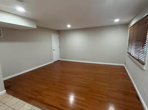 605 Mayfair Drive South image 1 of 11