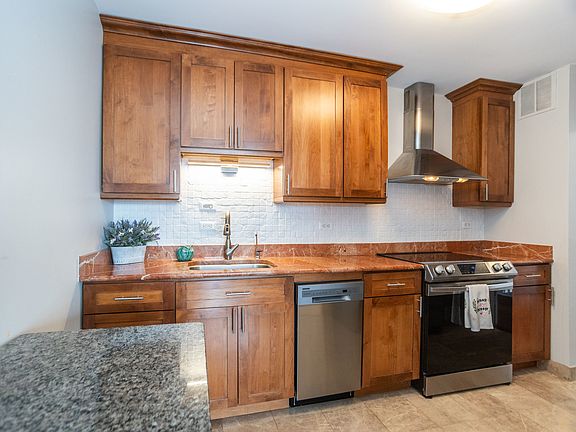 5th image of 5455 N Sheridan Rd APT 2511