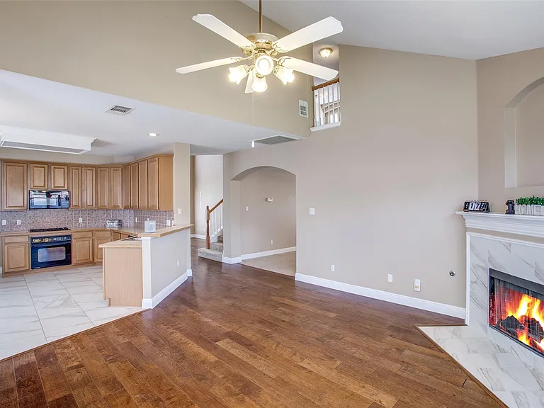 1402 Sunshine Dr — Photo 11