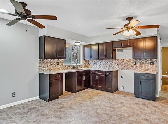 4th image of 558 Fox Plains Dr