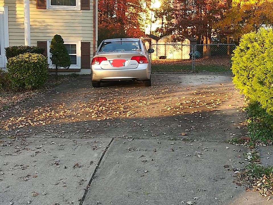 2nd image of 4202 Holiday Ct