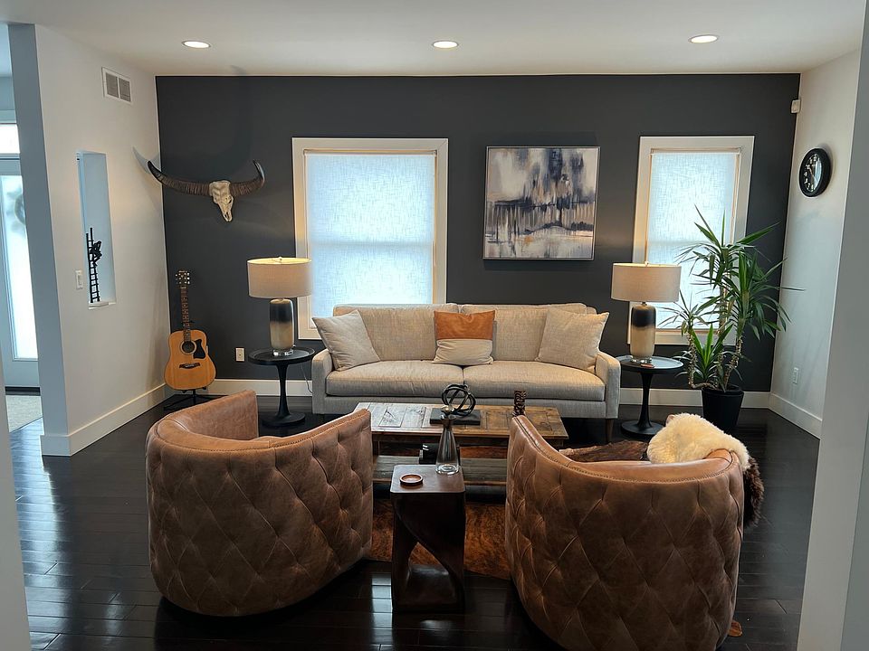 2nd image of 501 E 5th St