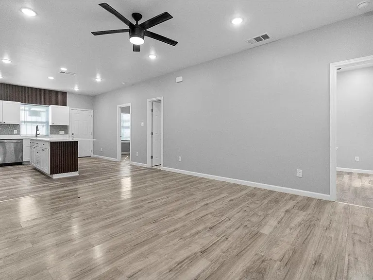 3512 Hamilton Ave — Photo 9