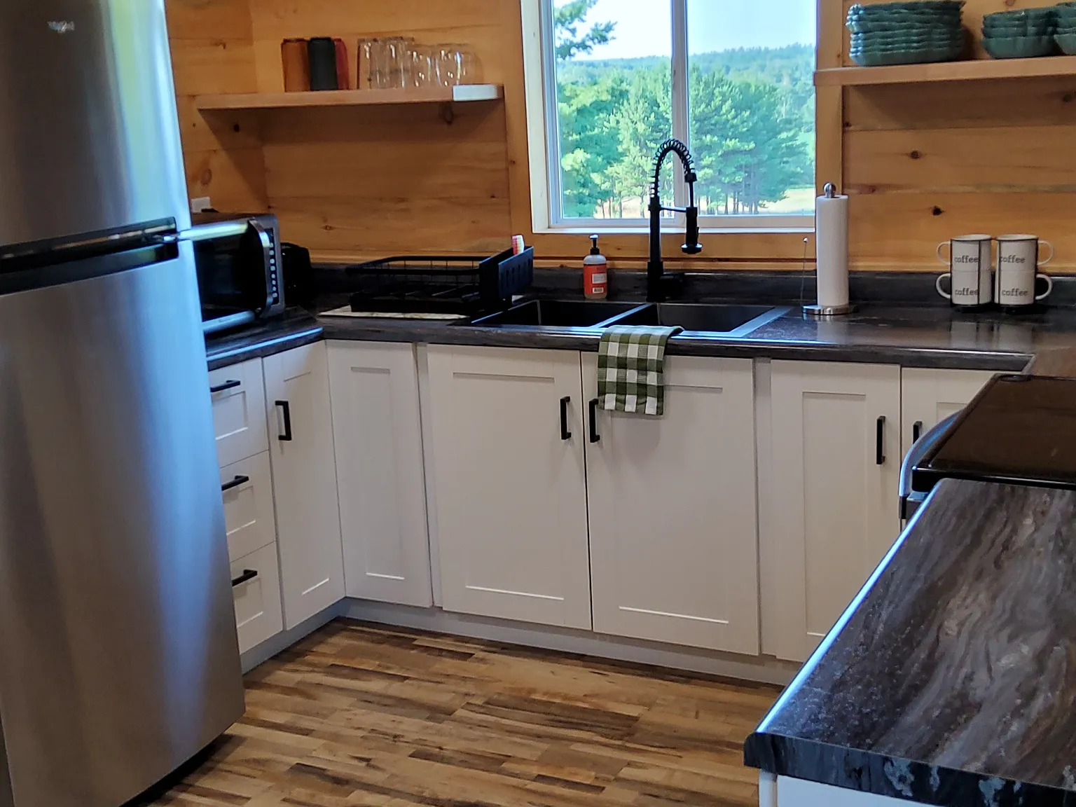 2 bed, $1,300 — Photo 3