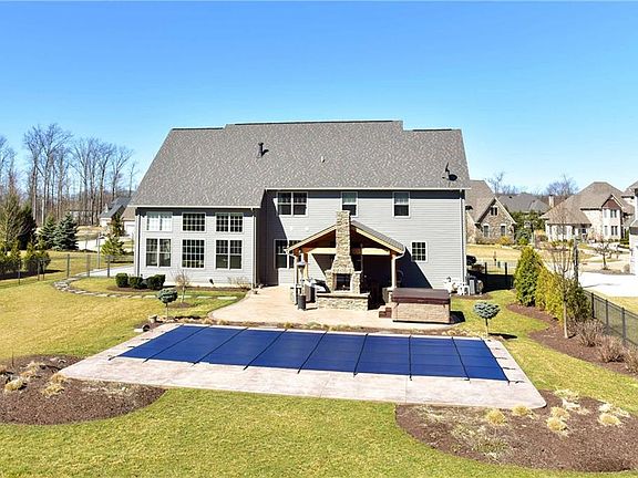 3rd image of 3195 Oakmont Cir