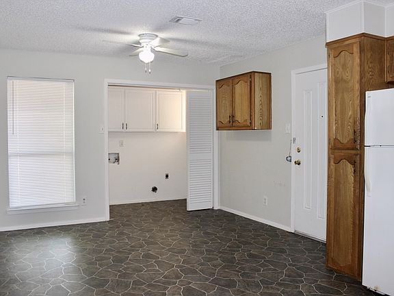 5th image of 1342 Fox Hollow St