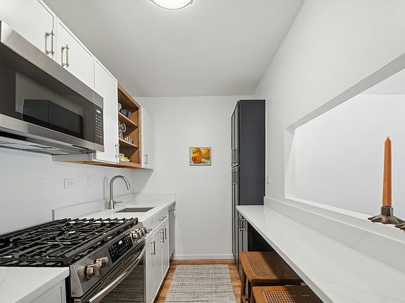 3rd image of 6 Whittier Pl APT 3L