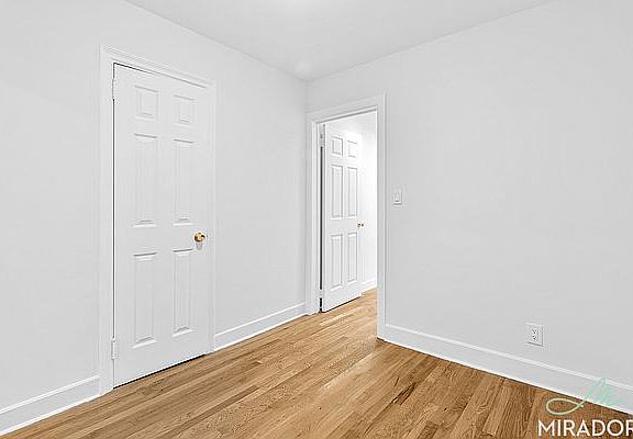 4th image of 1574 3rd Ave APT 4S