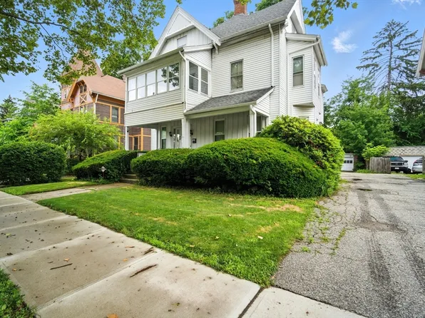 117 Buckingham St, Springfield, MA 01109