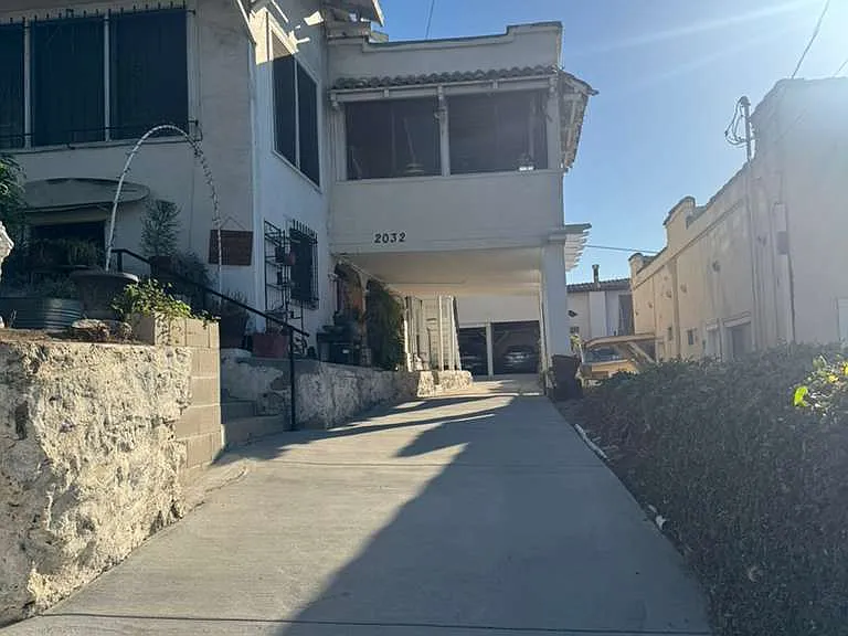 2032 Vista Del Mar St #1 — Photo 1