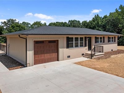 893 Chief Thomas Rd, Harmony, NC, 28634