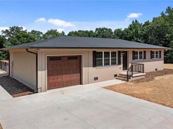 893 Chief Thomas Rd, Harmony, NC 28634