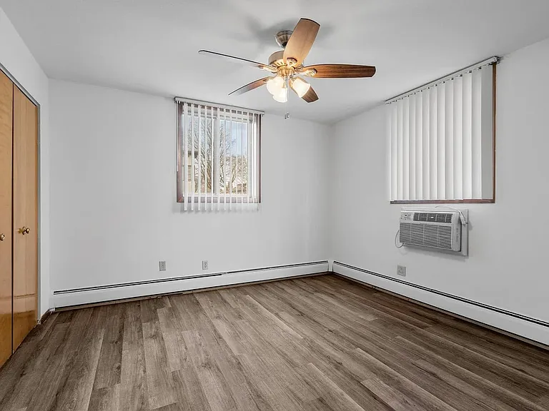 Welcome to Central Lakes of Uptown, where modern living meets comfort. This spacious, airy unit features sleek flooring and ample natural light. Enjoy convenient access to local amenities. Schedule your tour today and find your ideal home!