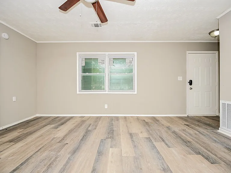 1797307_018_living_room_13458660.jpg