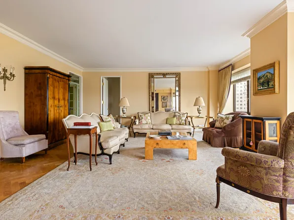 530 East 76th Street image 3 of 19