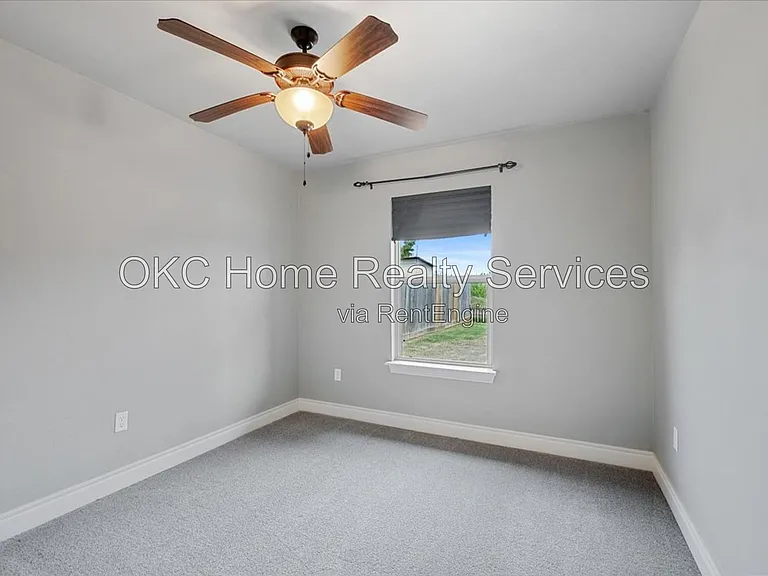 625 NE 23rd St — Photo 40