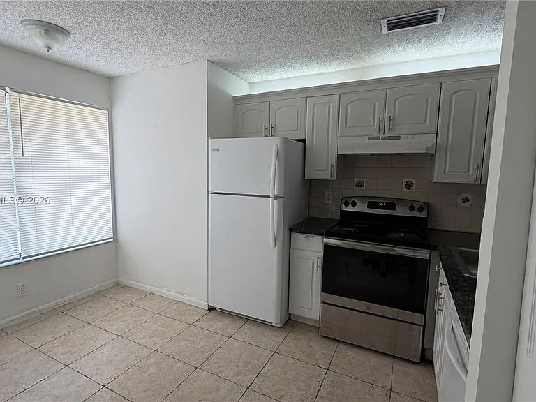 2550 Riverside Dr #223 — Photo 3