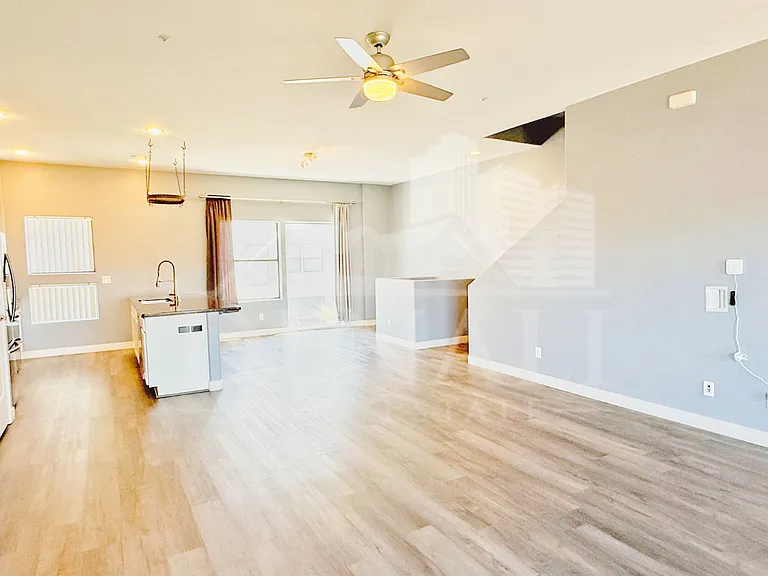 4710 E Culver St — Photo 5