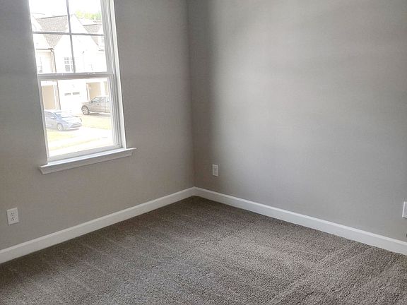 4th image of 125 McDowell Ln #1