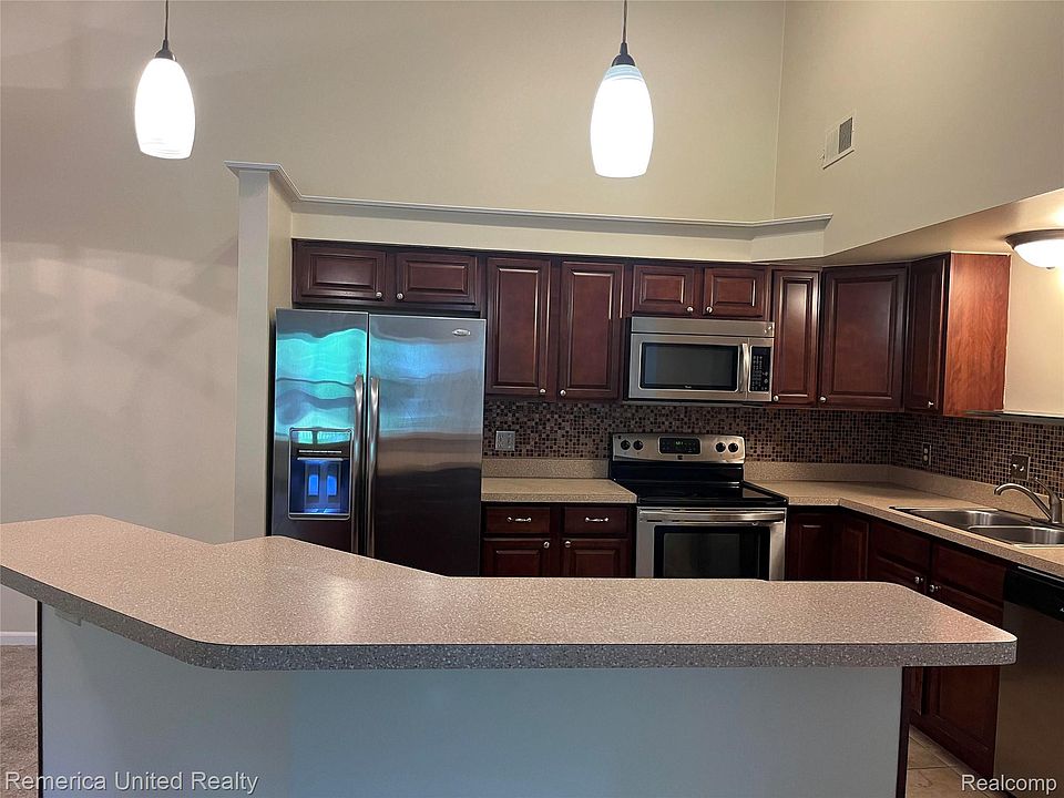 19115 Surrey Ln #21, photo 8