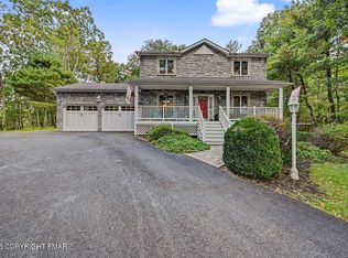 212 Fairfield Dr, Brodheadsville, PA 18322