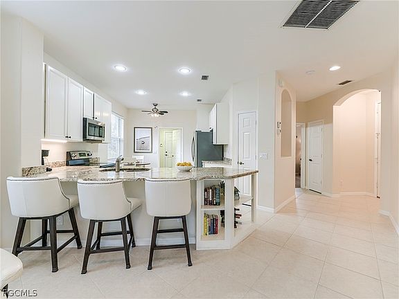 5th image of 10610 Camarelle Cir