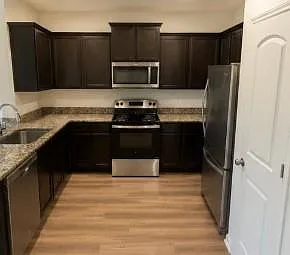 3 bed, 7.0 bath, 1813 sqft, $1,795 — Photo 2