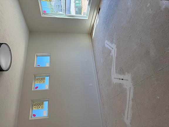 4th image of 1892 Hemlock St