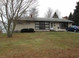 32 Eisenhower Rd, Swansea, MA 02777